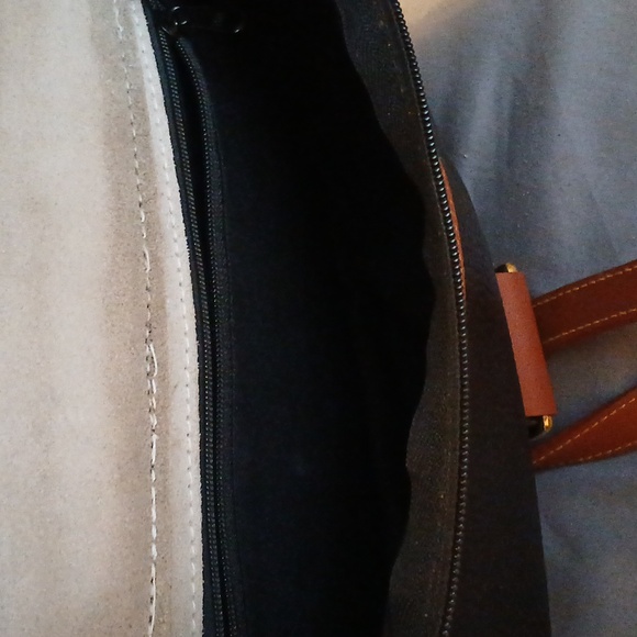 Dooney and Bourke saddle crossbody - Picture 8 of 8